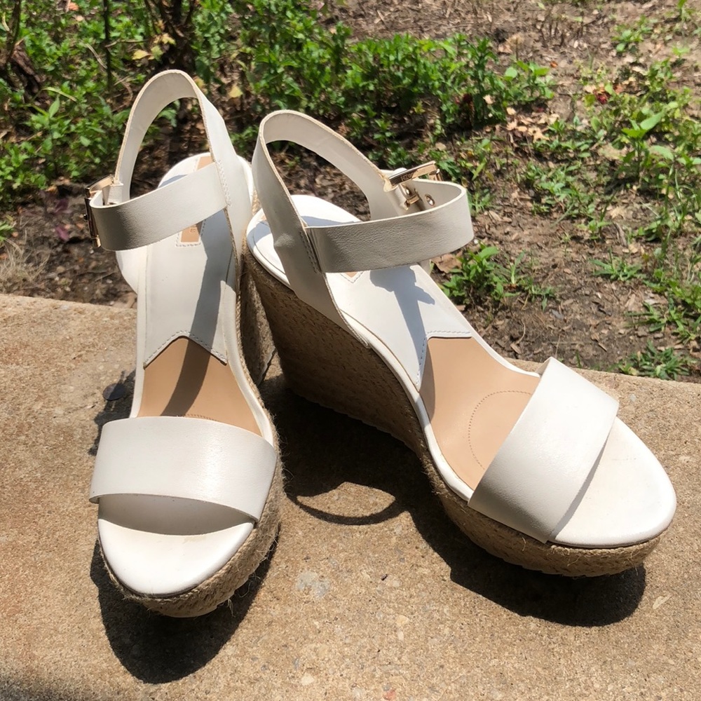 White Wedges
